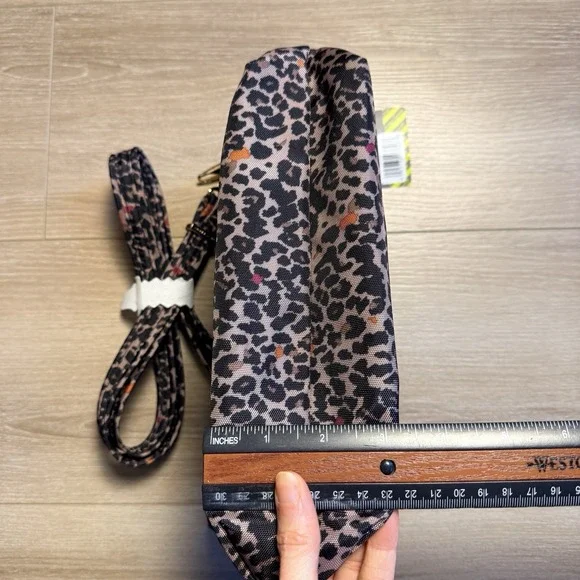 Travelon Women's Crossbody Bag Anti-Theft RFID Purse NWT Leopard Print - Picture 11 of 11